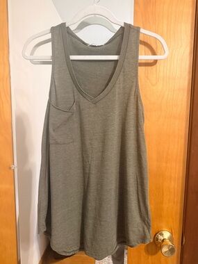 Z Supply V-Neck Sleeveless Tank Top - Olive
